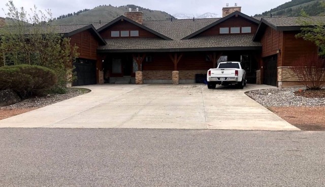Spacious Golf Course Retreat | 5BR Game Room