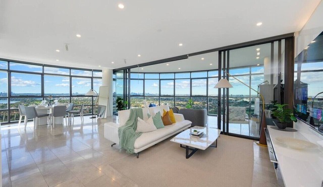 Spacious High-Rise 4Br Apartment | Olympic Park in Sydney Olympic Park