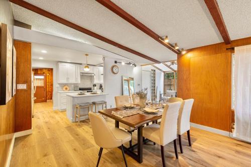 Spacious Mid Century Modern Sunroom Rambler in Shoreline