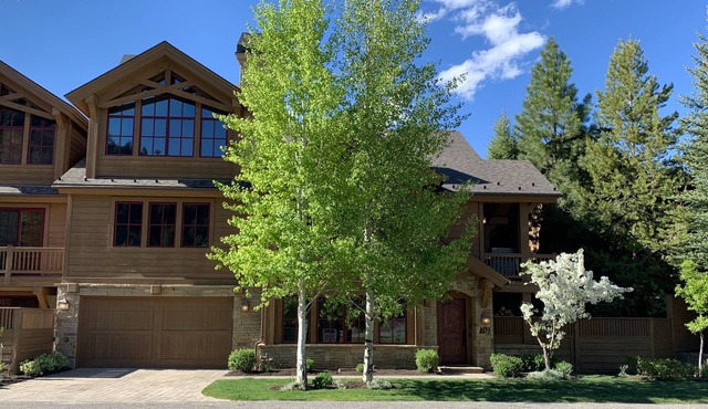 Spacious Sun Valley Retreat - Hot Tub + Walk to River Run & Downtown