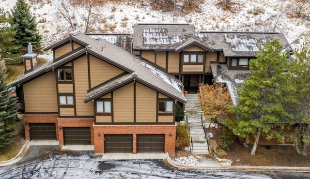 Spacious Townhome At Base of Cottonwood Canyons