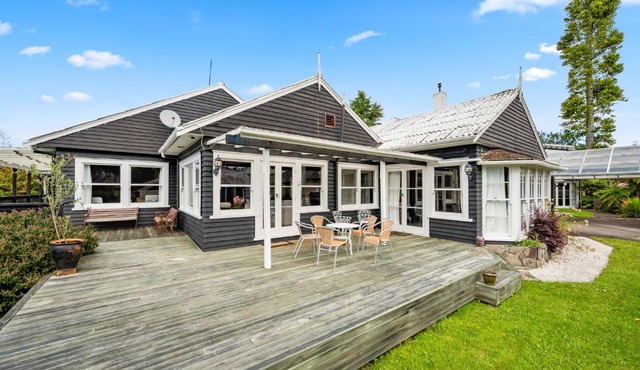 Springfield Rise Lodge - Rotorua Holiday Home in Rotorua