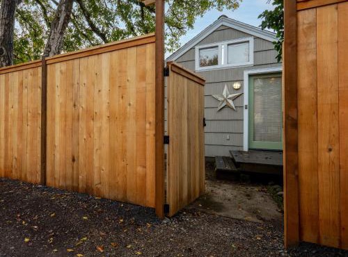Star Studio, A Garden Retreat near University of Oregon in Eugene