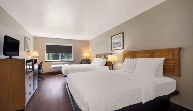 Stay Near Yellowstone Bear World w/Heated Pool & Free Breakfast