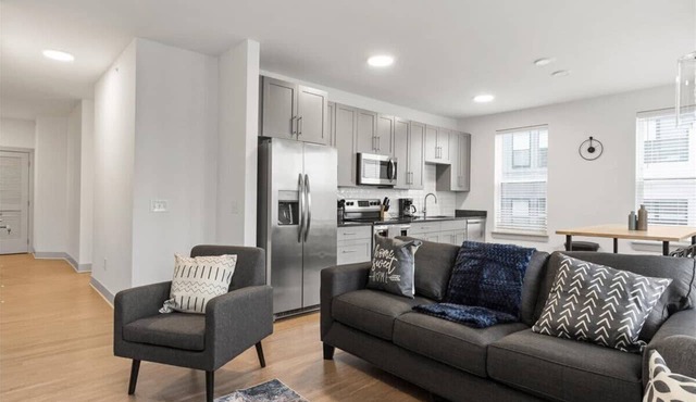 Stay Where It’s Happening! Chic Cincy Condo in Cincinnati