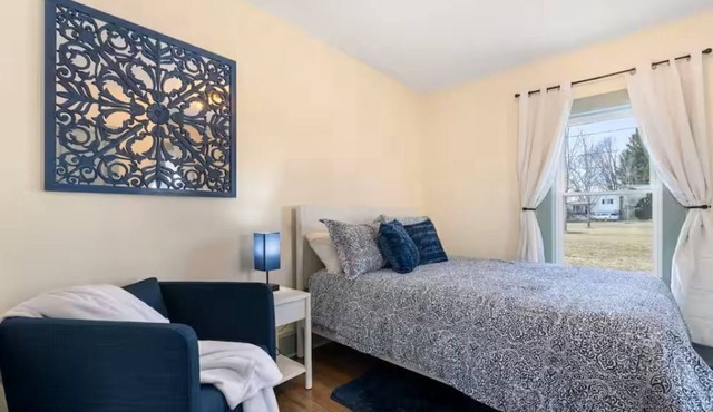 Steps to Ariel Park/Renovated 2BR Retreat in Mount Vernon