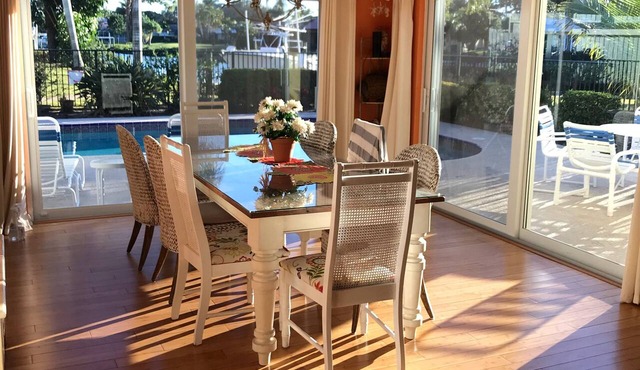 Stuart Waterfront Tropical Paradise heated pool. Close to beaches and downtown. in Stuart