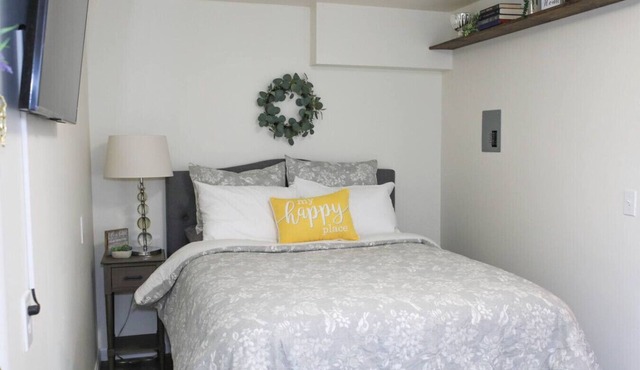 Studio Apartment - No Stairs!