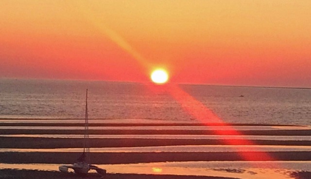 Stunning beachfront home on Cape Cod Bay-Fab Views - sleeps 10 One Week Minimum in Eastham