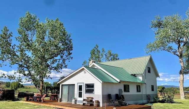 Stunning Cottage with Fire Pit in Saratoga, Wyoming in Saratoga