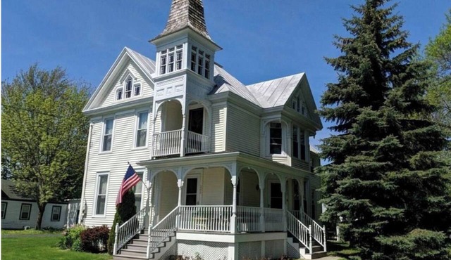 Stunning Victorian with pool! in Sackets Harbor