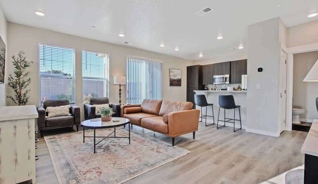 Stylish 2 bedroom townhome