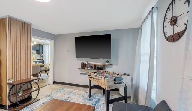 Stylish 2BR Syracuse Stay, Near Zoo, Museums and Downtown in Syracuse
