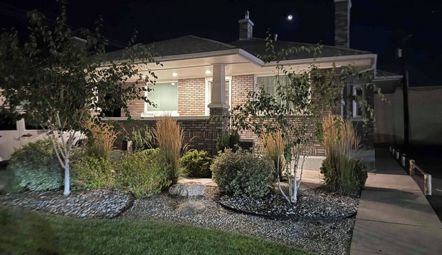 Stylish Bungalow Basement Apartment