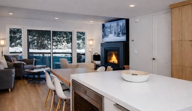 Stylish Mountain Hideaway Near Adventure 72