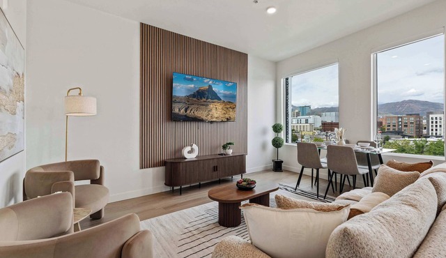 Stylish SLC Getaway 2-Bed, 2-Bath with Balcony