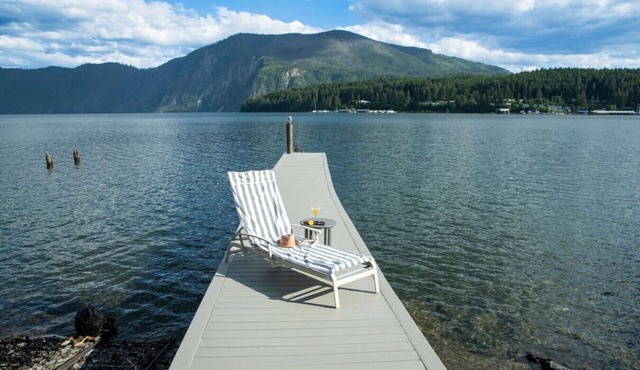 Stylish Waterfront Retreat in Bayview-Boat Dock