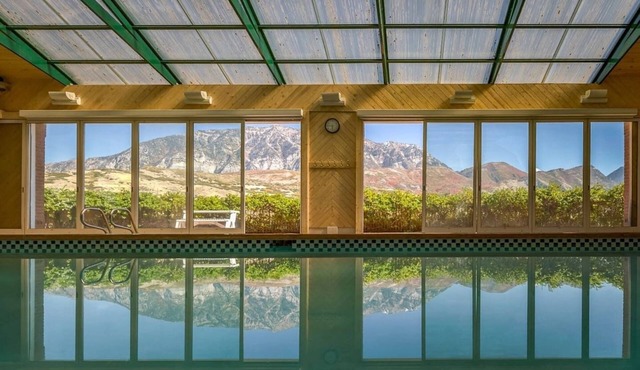 Summer 2027 Filling up! Lux 5flrs&POOL Jacuzzi Sauna 2SportCtsView1.7ac Reunions
