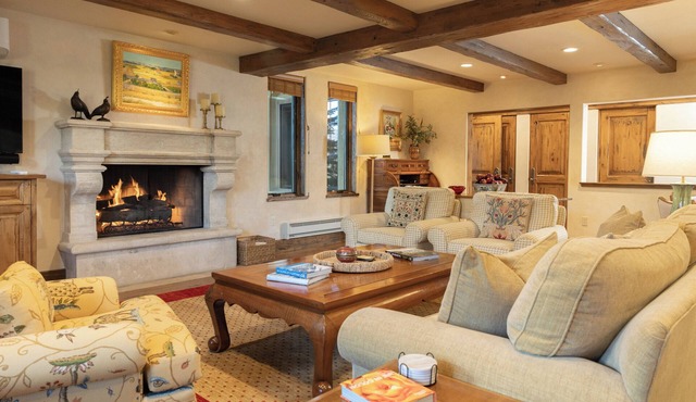 Sun Valley retreat at Lodge II Condos with garage and Resort Amenities