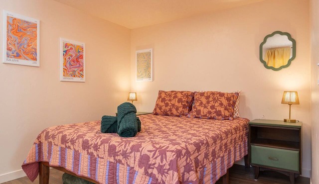 Sunnyside Alley Studio - HotTub, Bikes, Fire Pit, Downtown