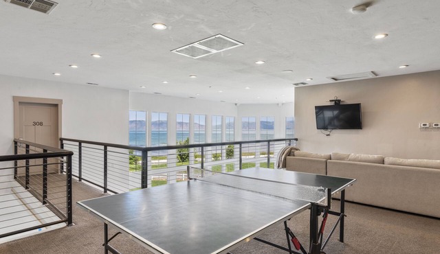 Sunrise Resort Room #201 | 1 Bed, 1 Futon 1 Bath in Garden City