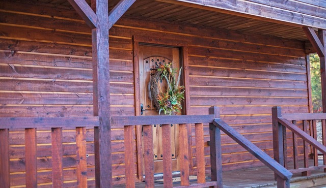 Sunrise Sanctuary: Amazing Mountain Sunrise View,Hot Tub,Hammock,Fireplace in Broken Bow