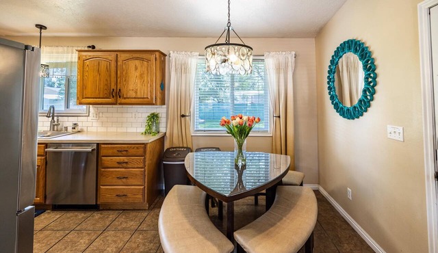 Sunshine House | Bright & Cozy Getaway for Families, Friends, and Relaxation in Rexburg