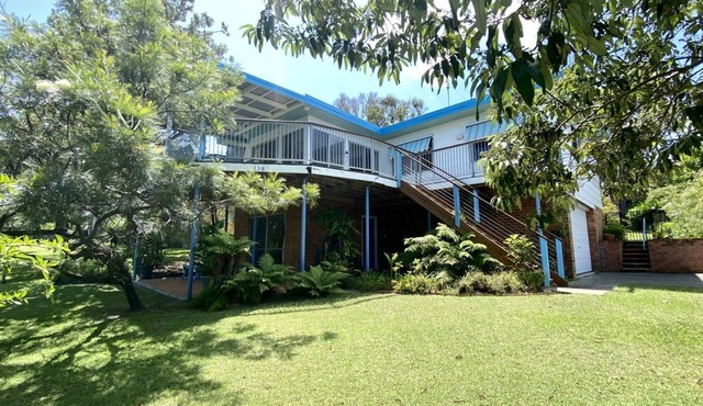 Surf n View - location and views in CAMDEN HEAD