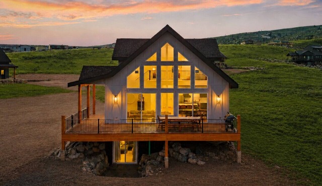 Sweetwater Links Lodge | Sleeps 20, Ideal Beach, Arcades, BBQ, Lake Views!