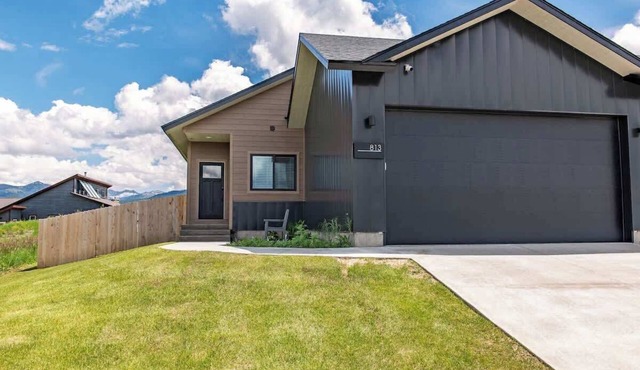 Teton Homestead: In Town, Hot Tub & Teton Views