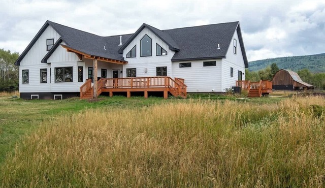 Teton Homestead: Lodge Near Targhee & YNP