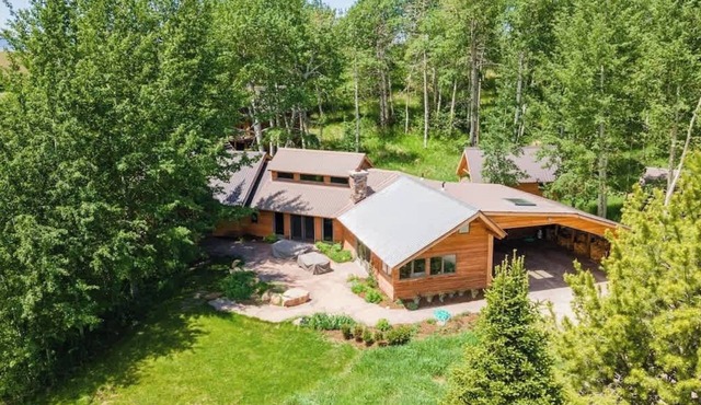 Teton Homestead: Unique Cabin Retreat w/Views