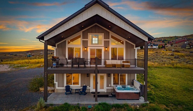 The Barefoot Beaver Lodge | Hot Tub, Ideal Beach, Golf, Arcade, Lake Views!