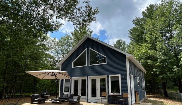 The Blue Elk - Lake Huron Views & Beach Access in Oscoda