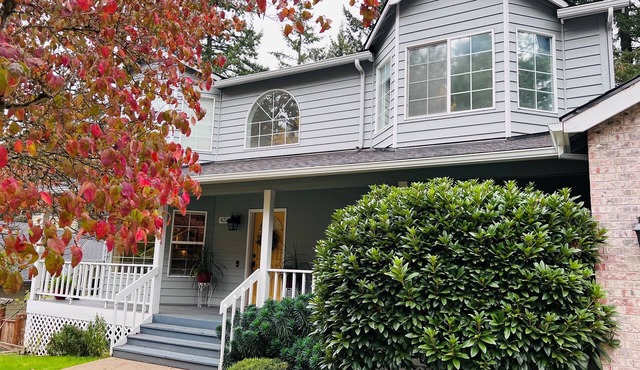 The Crest and Bella Estates- Sleeps up to 21! in Corvallis