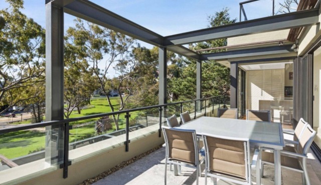 The Edge - 3 Min Flat Walk to Beach & Cafes in AVOCA BEACH