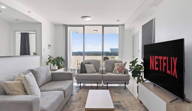 The Viewpoint | Elegant 2BR Stay with Parking in Parramatta