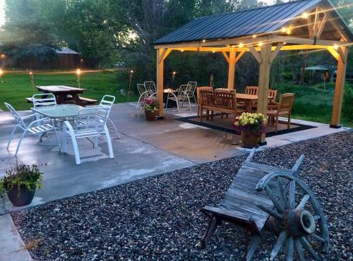 Thermopolis Top Rated, Families, Pool Passes, One Minute To The Hot Springs, Location Perfect & Amenity Rich, Pup Friendly, Discover An Exceptional Wyoming Stay, Thermopolis River Walk Home at Hot Springs State Park, 'Where Families and Fisherman Stay'
