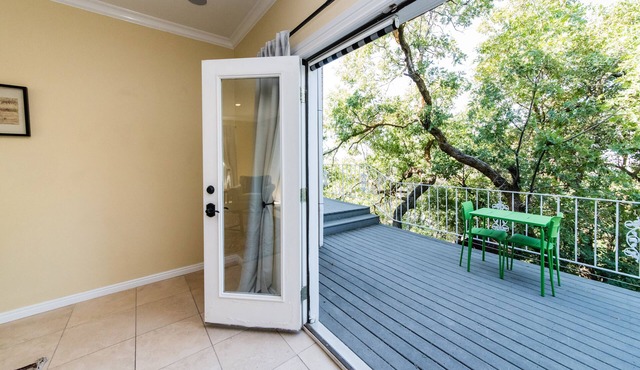 Three stories, great for extended families, amazing views