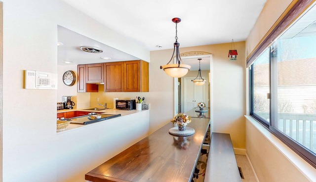 Three-Story, Dog-Friendly Townhouse with Free WiFi, Gas Fireplaces, & washer & dryer in Park City