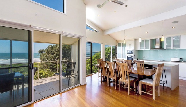 Tidemark backs on to the beautiful Diamond Beach, Ocean views at their finest in Diamond Beach
