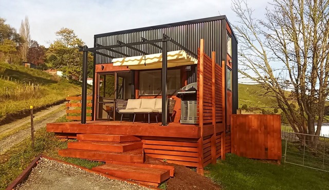 Tiny House In the Hills - 6 min from Town - Wi-Fi - Rural in Hikumutu