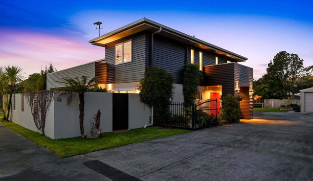 Tranquil Lake Retreat - Lake Okareka, Sleeps 12 in Rotorua