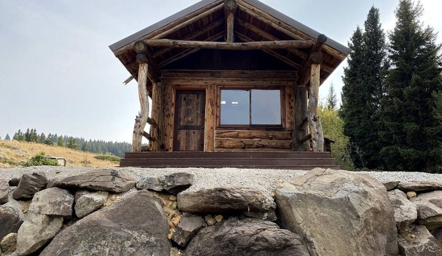 Trapper's Cabin on Firetower Ranch in Ennis, MT