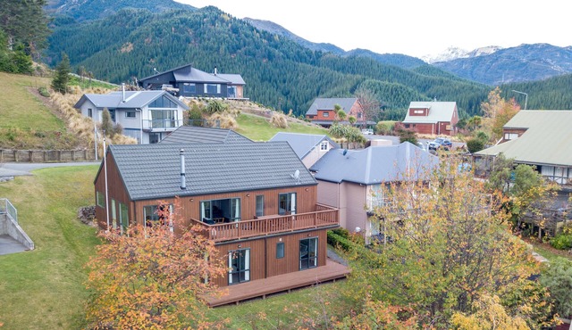 Treetop Lodge - Acheron Holiday Home in Hanmer Springs