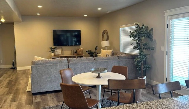 Two bed basement apartment. AC, pool, spa and fitness access, theater room, WiFi