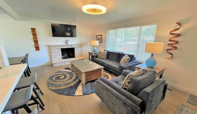 Ultra Modern 7-bedroom House in a Quiet Neighborhood