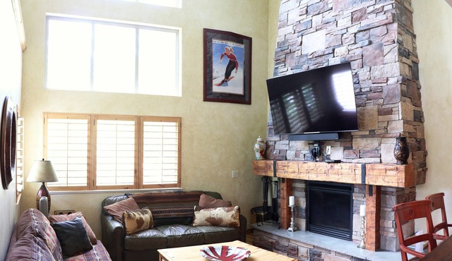 Unique Moose Hollow 5 bed/5 bath town home with flexible rental options!
