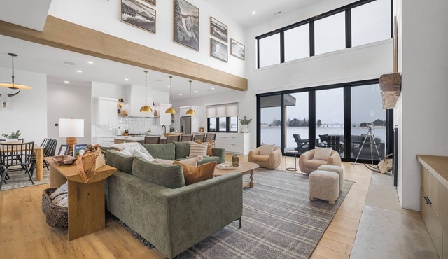 Unobstructed View of the Majestic Tetons-Luxury Listing, Hot Tub & Outdoor Space