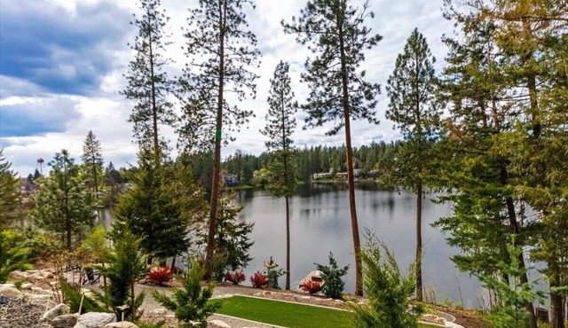 Unwind at Avondale Lake Getaway